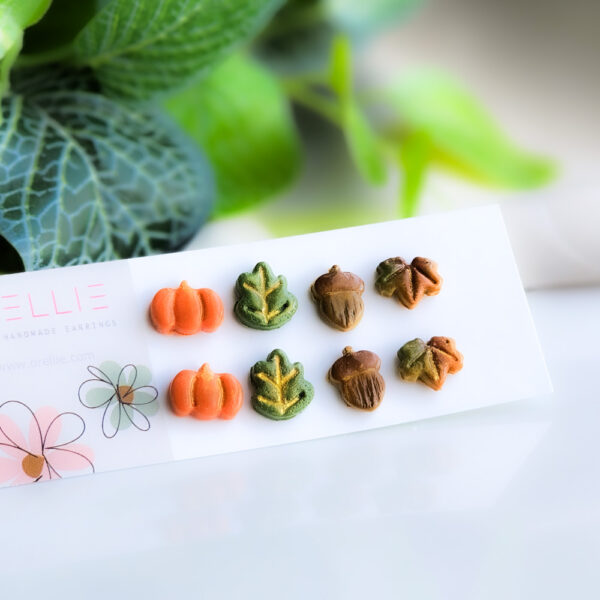 Celebrate the beauty of autumn with this handcrafted stud earring set. Featuring pumpkins, leaves, and acorns, this set is perfect for adding a seasonal touch to your outfit.