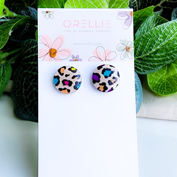 Bold and colorful, these vibrant leopard print stud earrings are perfect for adding a pop of style to any outfit. Handcrafted by Orellie in New Zealand, these earrings combine fun and fashion effortlessly.