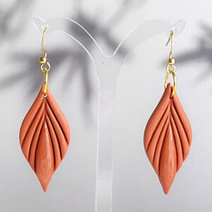 Elevate your style with our stunning collection of handcrafted leaf-shaped dangle earrings. These elegant earrings come in a variety of colors and are perfect for adding a natural and sophisticated touch to any outfit. Handmade in New Zealand by Orellie, these earrings are the perfect accessory for both casual and formal looks.