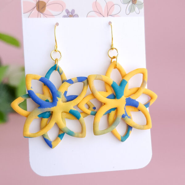 Make a statement with the intricate Star Nest earrings by Orellie. Featuring a stunning design and vibrant hues, these lightweight earrings are perfect for adding elegance and charm to any outfit.